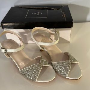 Little girls dress sandles, size 13y